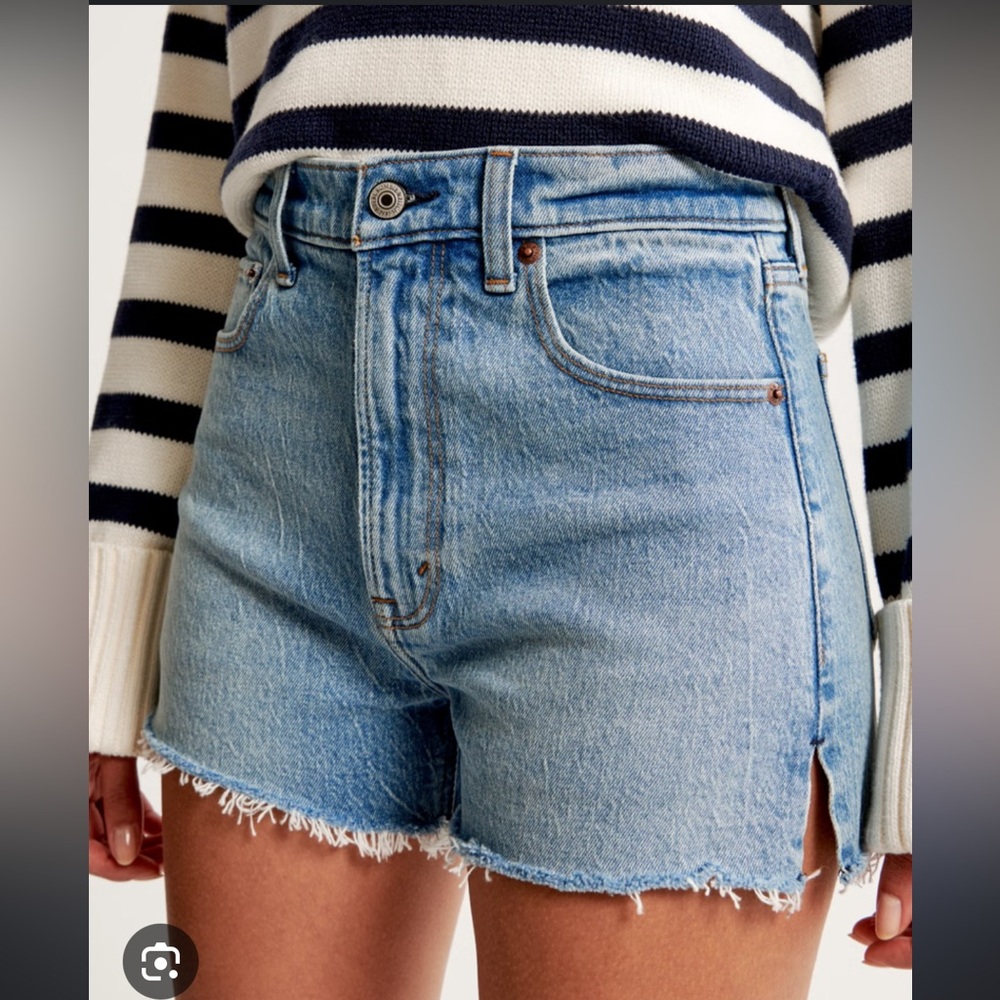 ABERCROMBIE AND FITCH 4” MOM SHORTS